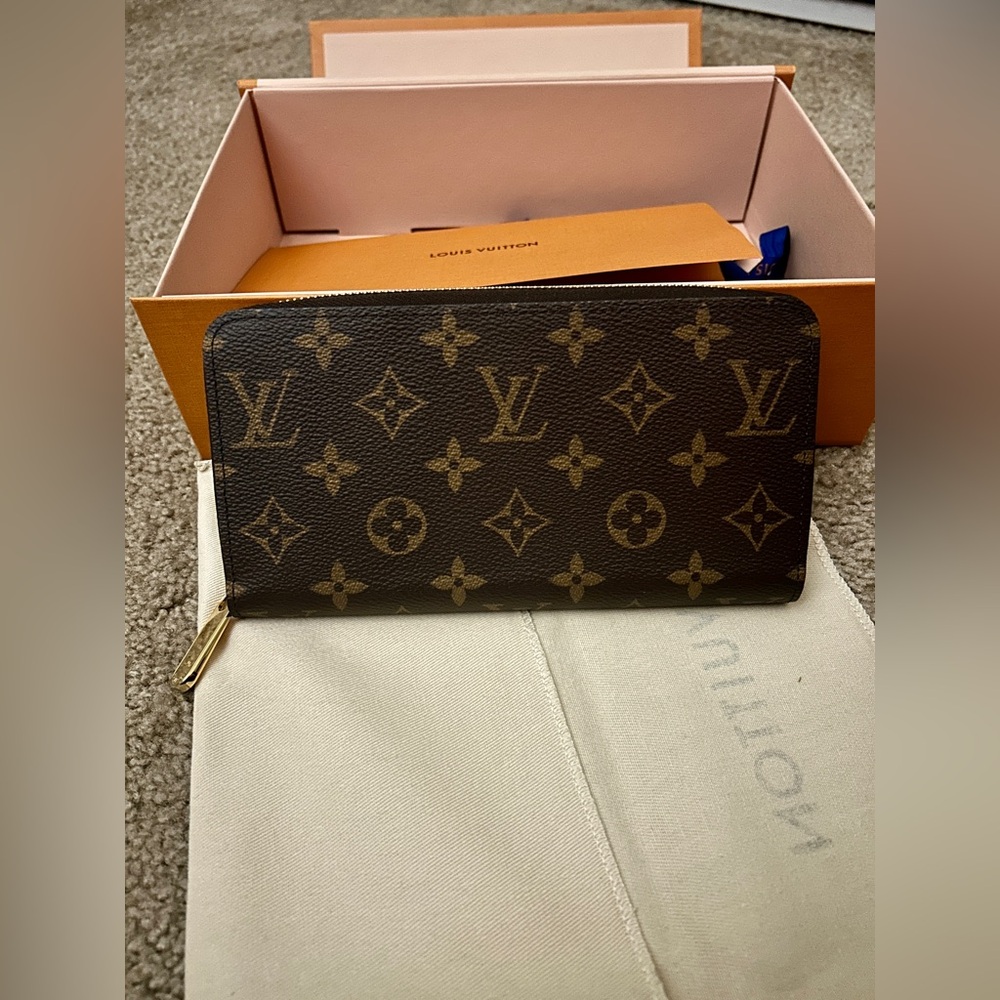 Louis Vuitton Monogram Brown and Gold Card Holder - Picture 4 of 13